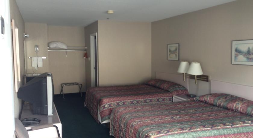 Super 8 By Wyndham Golden Hotel Exterior foto